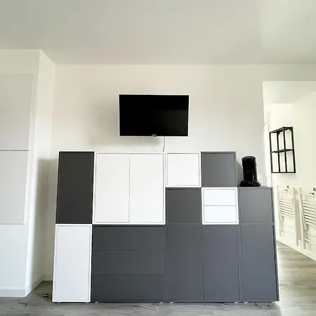 Apartment Avec Balcon Et Parking! *