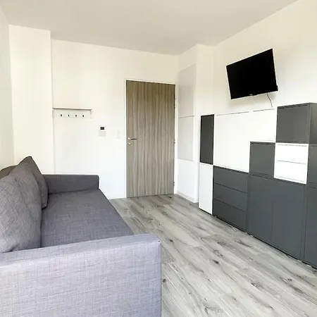 Apartment Avec Balcon Et Parking!