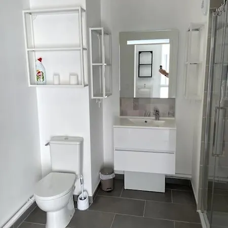 Apartment Avec Balcon Et Parking!