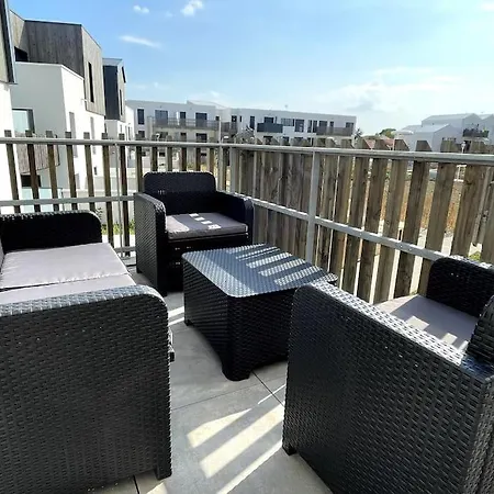 Apartment Avec Balcon Et Parking! *