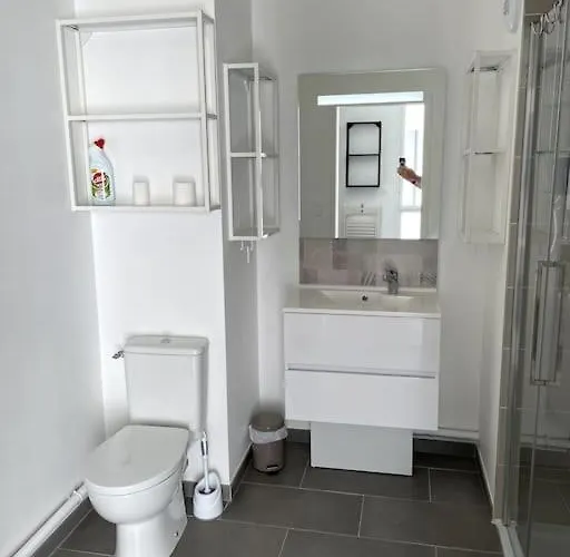 Apartmán Avec Balcon Et Parking!